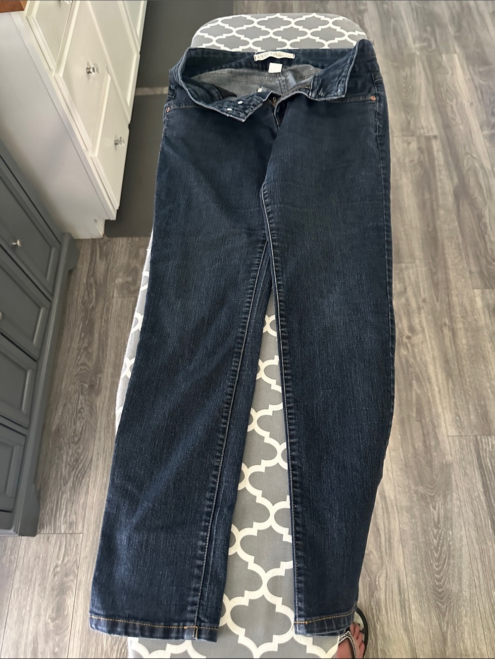 Women's Straight-Leg Jeans in Dark Blue Wash